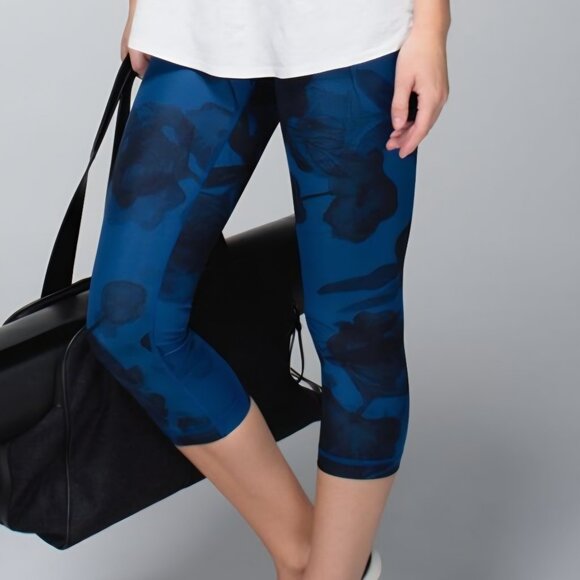 Lululemon Size 2 Womens Wunder Under Crop 23" Inseam Blue Black Floral Leggings - Picture 5 of 13